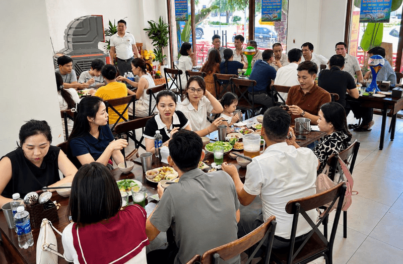 Chủ 10 nhà hàng khẳng định tiếp tục mở rộng tại Vinhomes Global Gate 2 Du khong phai ngay cuoi tuan nha hang cua anh Hai Anh van dong nghit